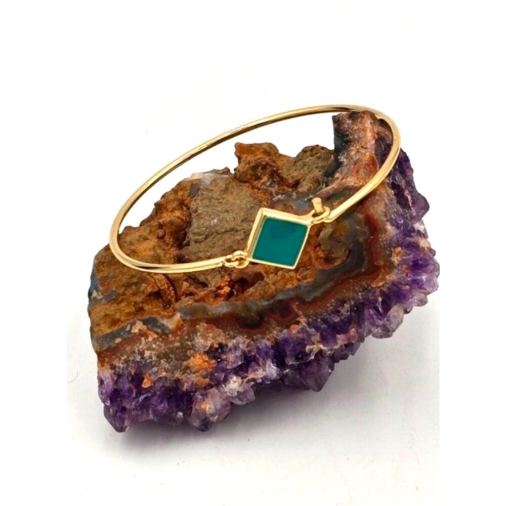 NWT Elegant Gold Tone Bracelet with Green Stone New Hinge Clasp Gift